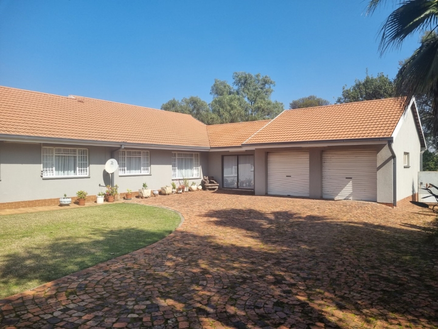 4 Bedroom Property for Sale in Vaalpark Free State